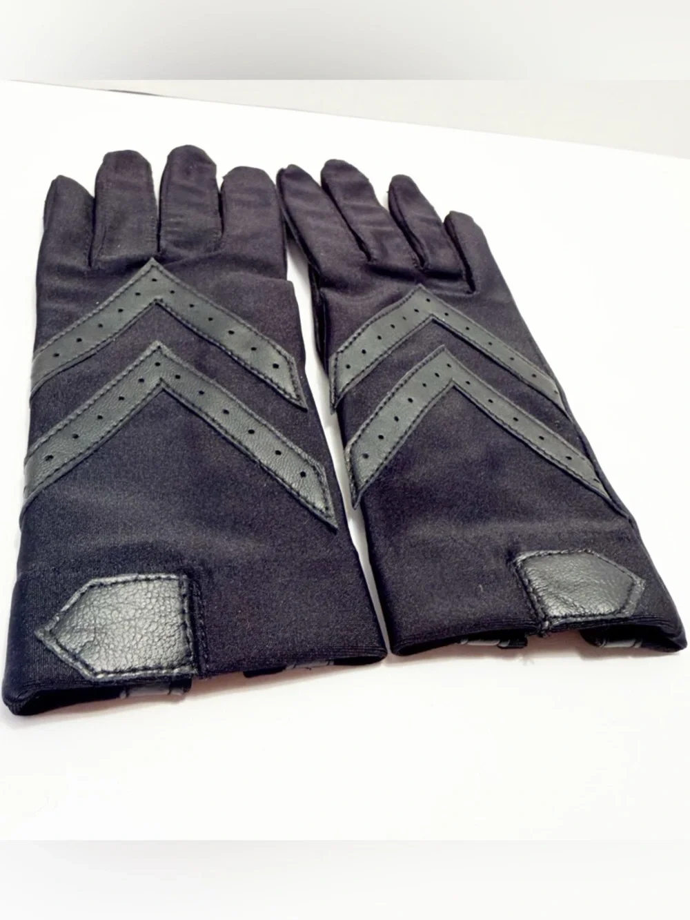 isotoner elegant black